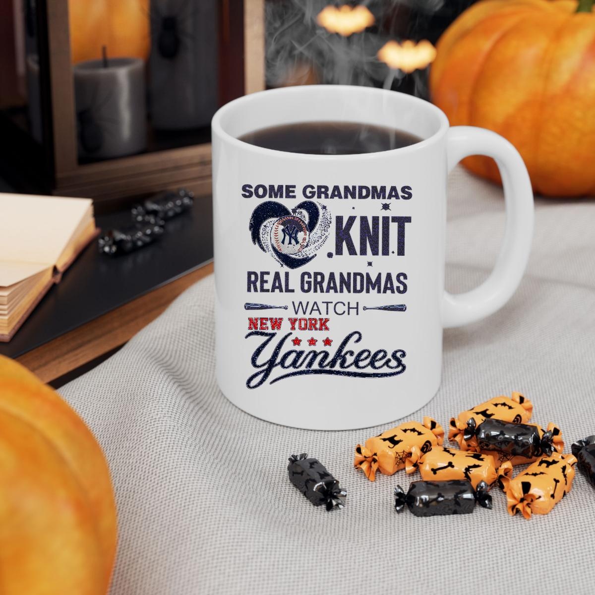 Some Grandmas Knit Real Grandmas Watch New York Yankees Mug 3